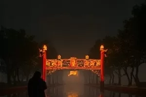折叠的夏天中折叠椅上的玻璃汽水瓶